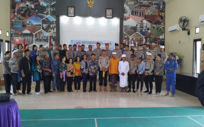 PKM Prodi Pendidikan Agama HIndu bersama Polres Parimo