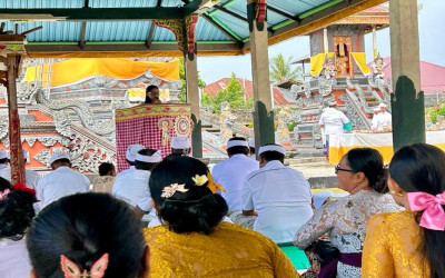 Perluas Akses Pendidikan, STAH Dharma Sentana Gelar Sosialisasi PMB di Pura Agung Purnasada Tolai
